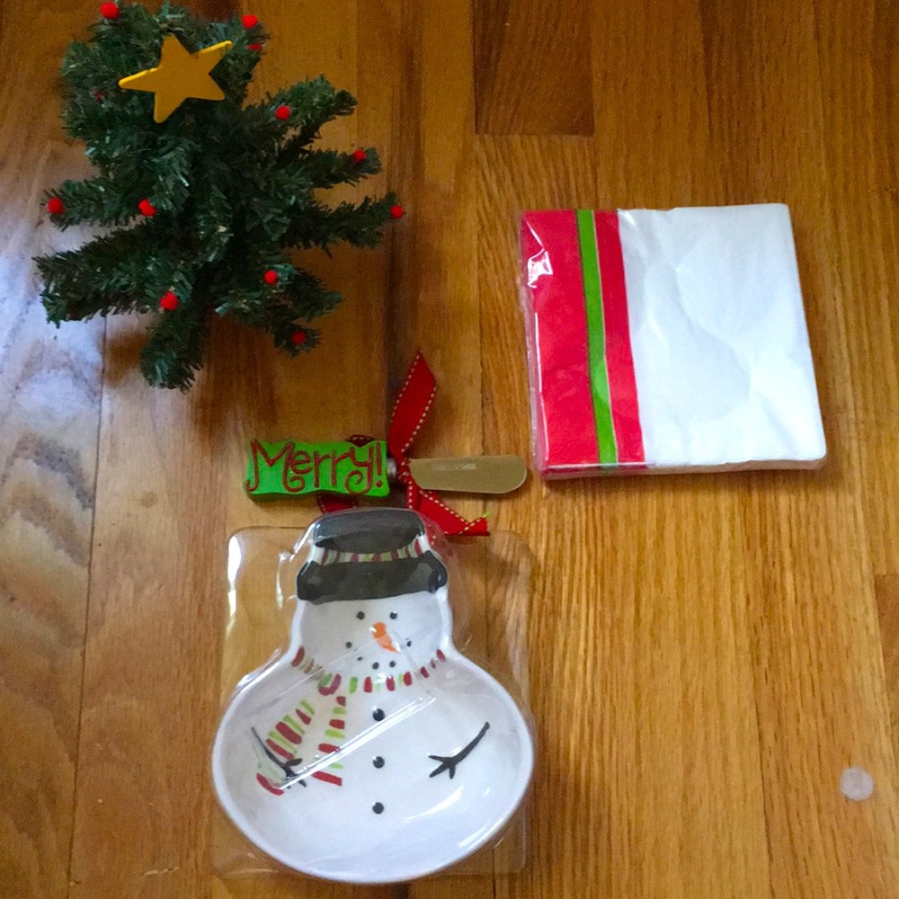 New Snowman cheese bowl and spreader and napkins